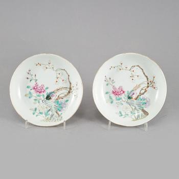 SKÅLFAT, ett par, porslin, Kina, 1800-/1900-tal.