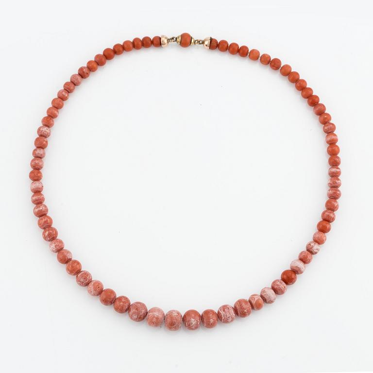 Necklace, graduated coral.