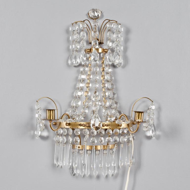 VÄGGLYSTRAR, ett par, gustaviansk stil, 1900-talets andra hälft.