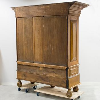 A northern european Baroque cabinet. 18th century.