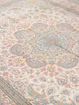 MATTO, an old silk Turkey, ca 428 x 299-307 cm.
