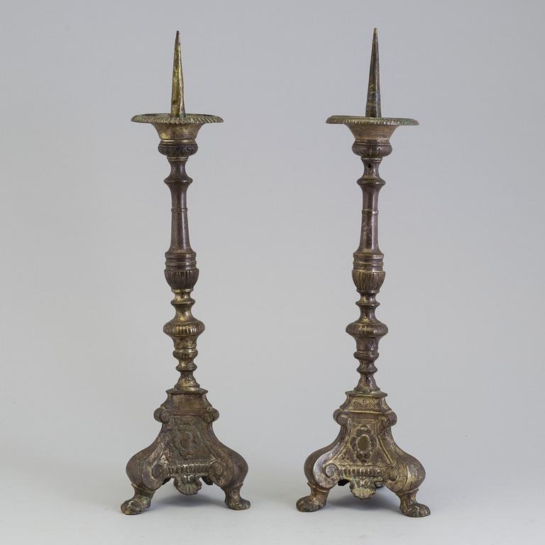 A PAIR OF PEWTER CANDLESTICKS, 18th century.