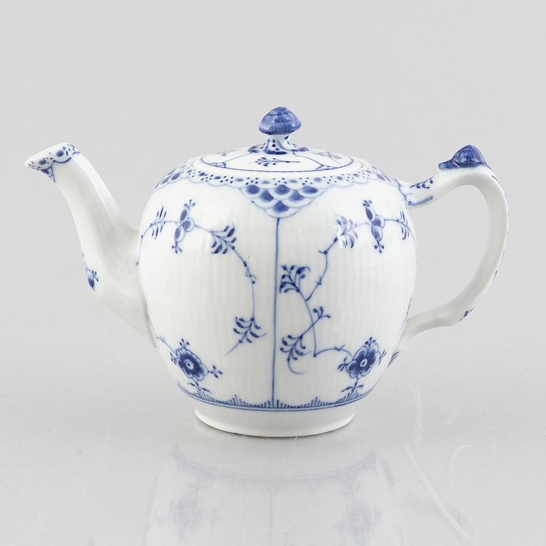 A 'Blue Fluted half lace' / 'Musselmalet' porcelain teapot, Royal Copenhagen, model 259, post 1923.