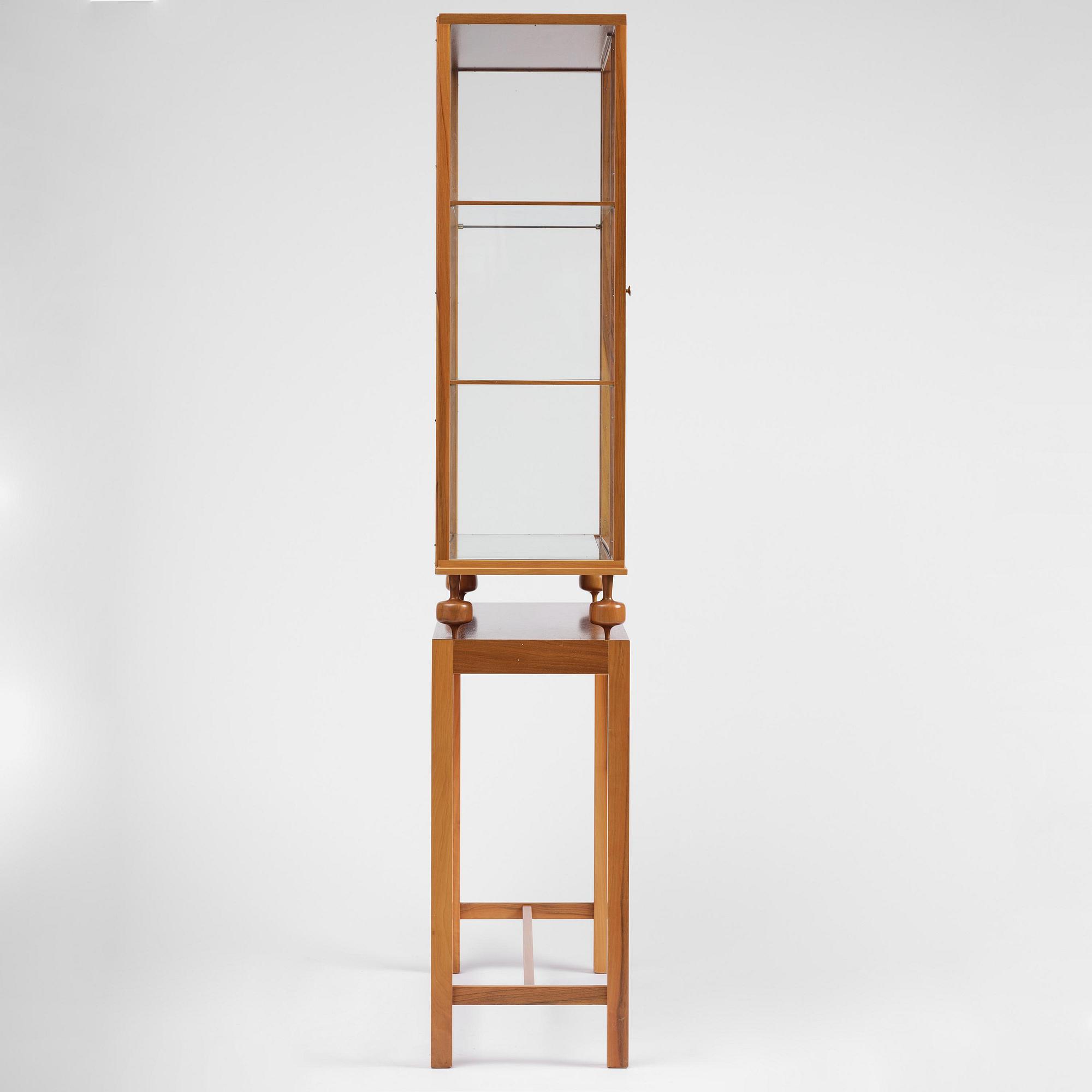 Josef Frank, a walnut showcase cabinet model "B 2077", Firma Svenskt Tenn.