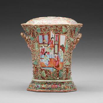 654. A famille rose Canton tulip vase with cover, Qing dynasty, 19th Century.