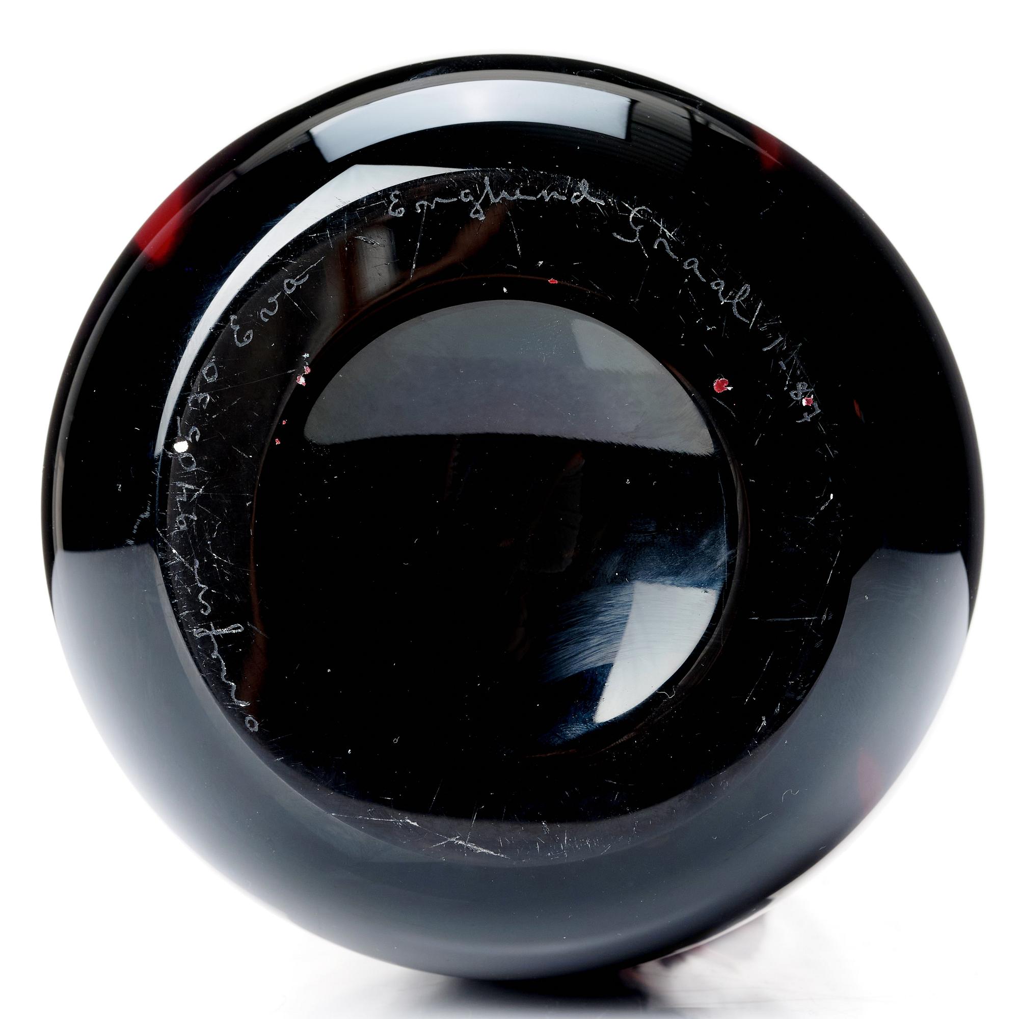 Eva Englund, a 'graal' glass vase, Orrefors 1987.