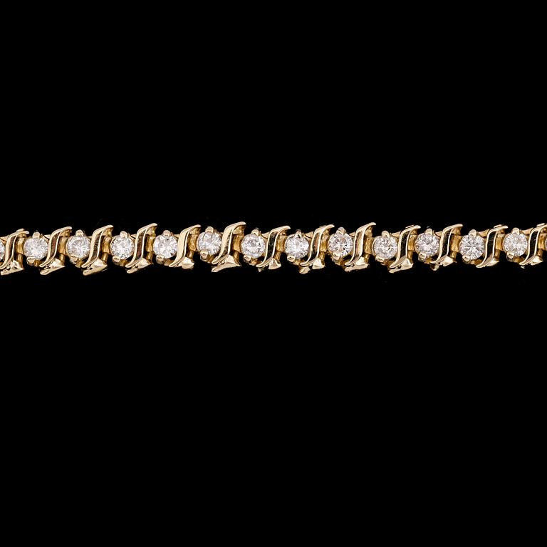 ARMBAND, 14 k guld, diamanter tot ca 2.45 ct.