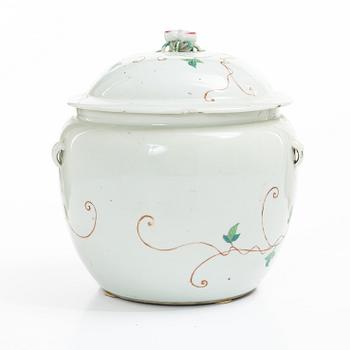 Lacquer urns, China, 19th century.