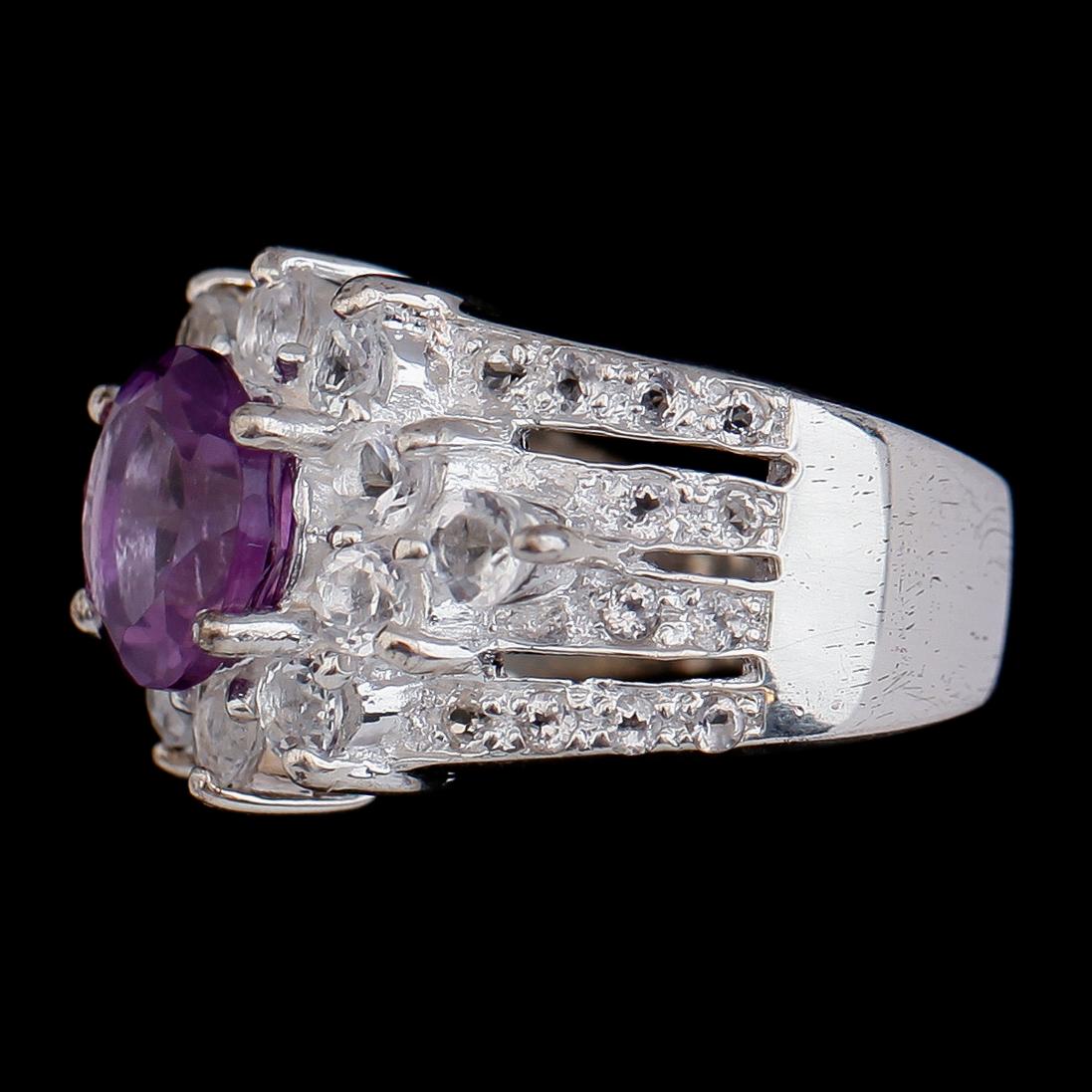 RING, sterlingsilver, ametist och topaser. Vikt ca 8,8 g.