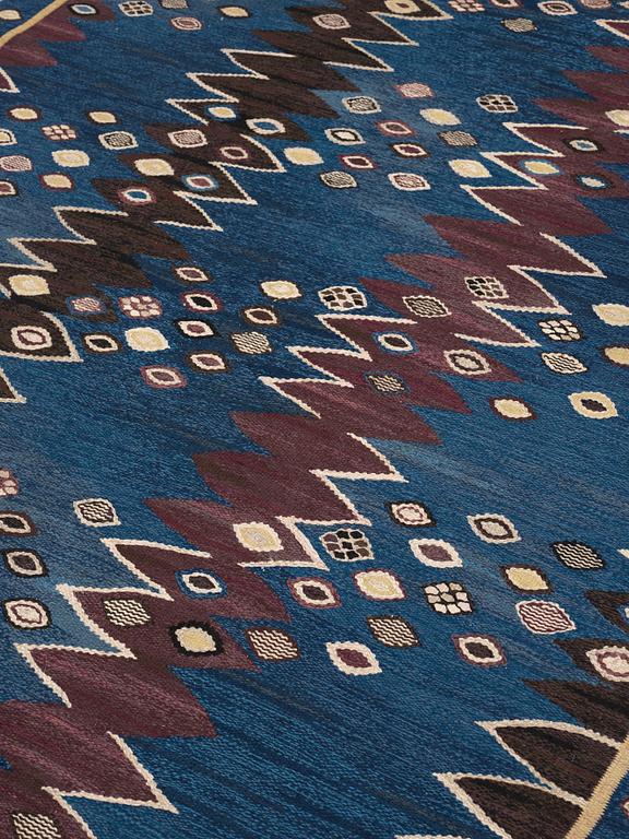 CARPET. "Snäckorna". Tapestry weave. 275,5 x 194 cm. Signed AB MMF BN.