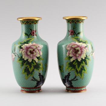 VASER, 1 par, cloisonne, 1900-tal.