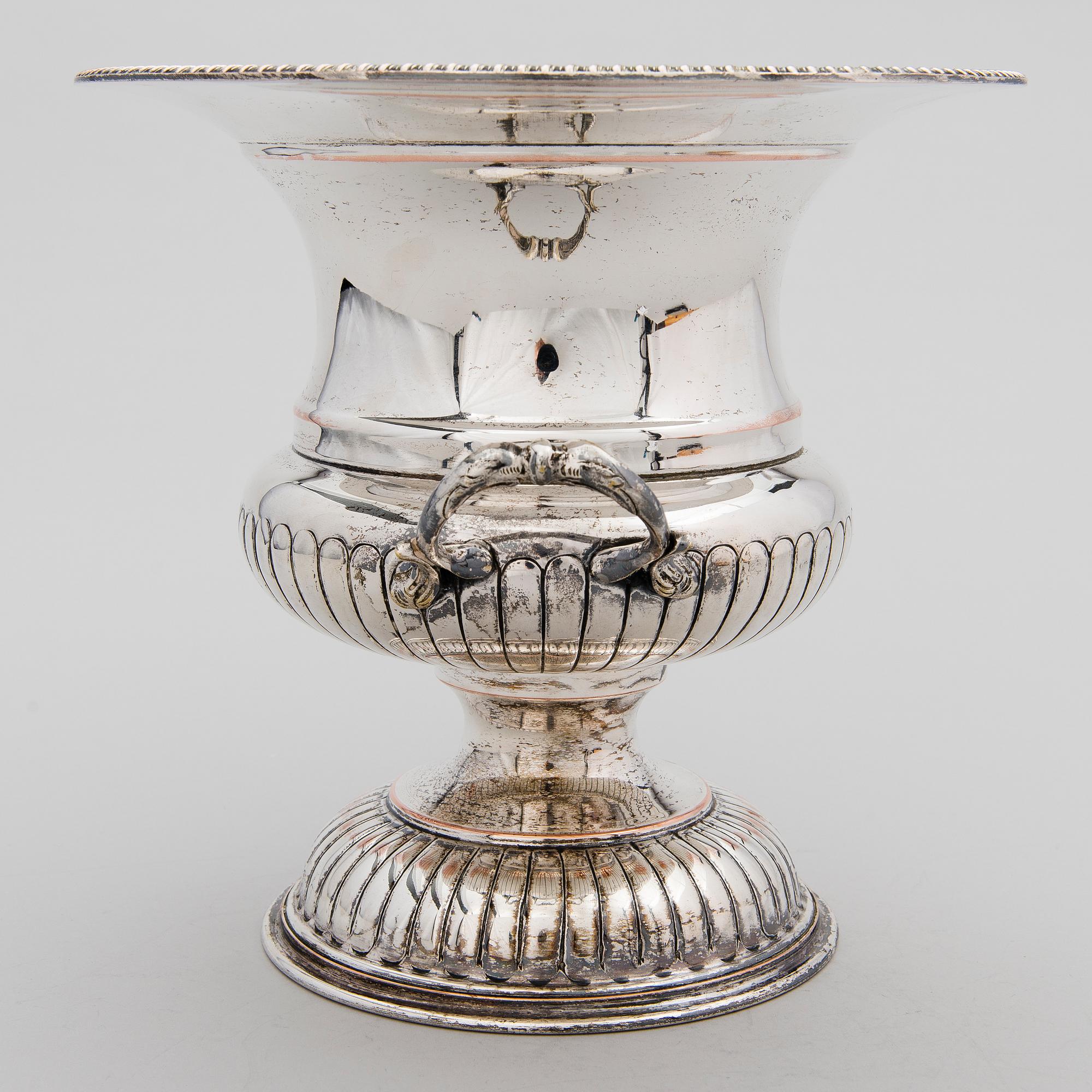 A CHAMPAGNE COOLER, silver on copper, England early 20th century.