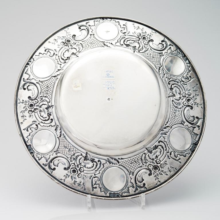 A PLATE, silver, St:Petersburg 1908-17, Ovtchinnikov, weight 1162 g.