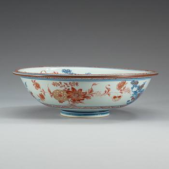 An Imari bowl, Qing dynasty, late Kangxi, early 18th century.