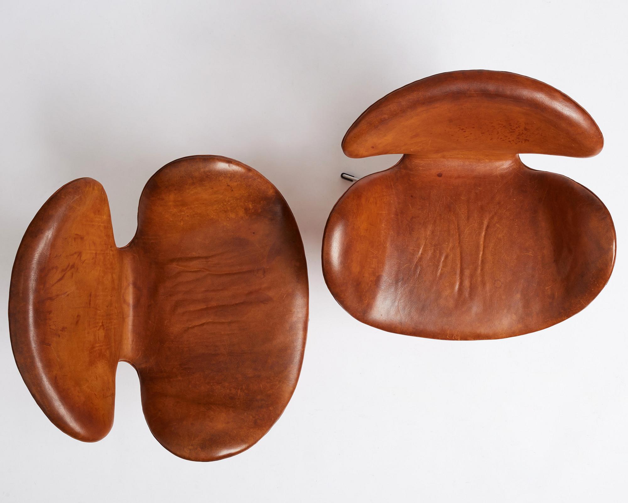 Arne Jacobsen, a pair of 'Swan' easy chairs, Fritz Hansen, Denmark 1960s.