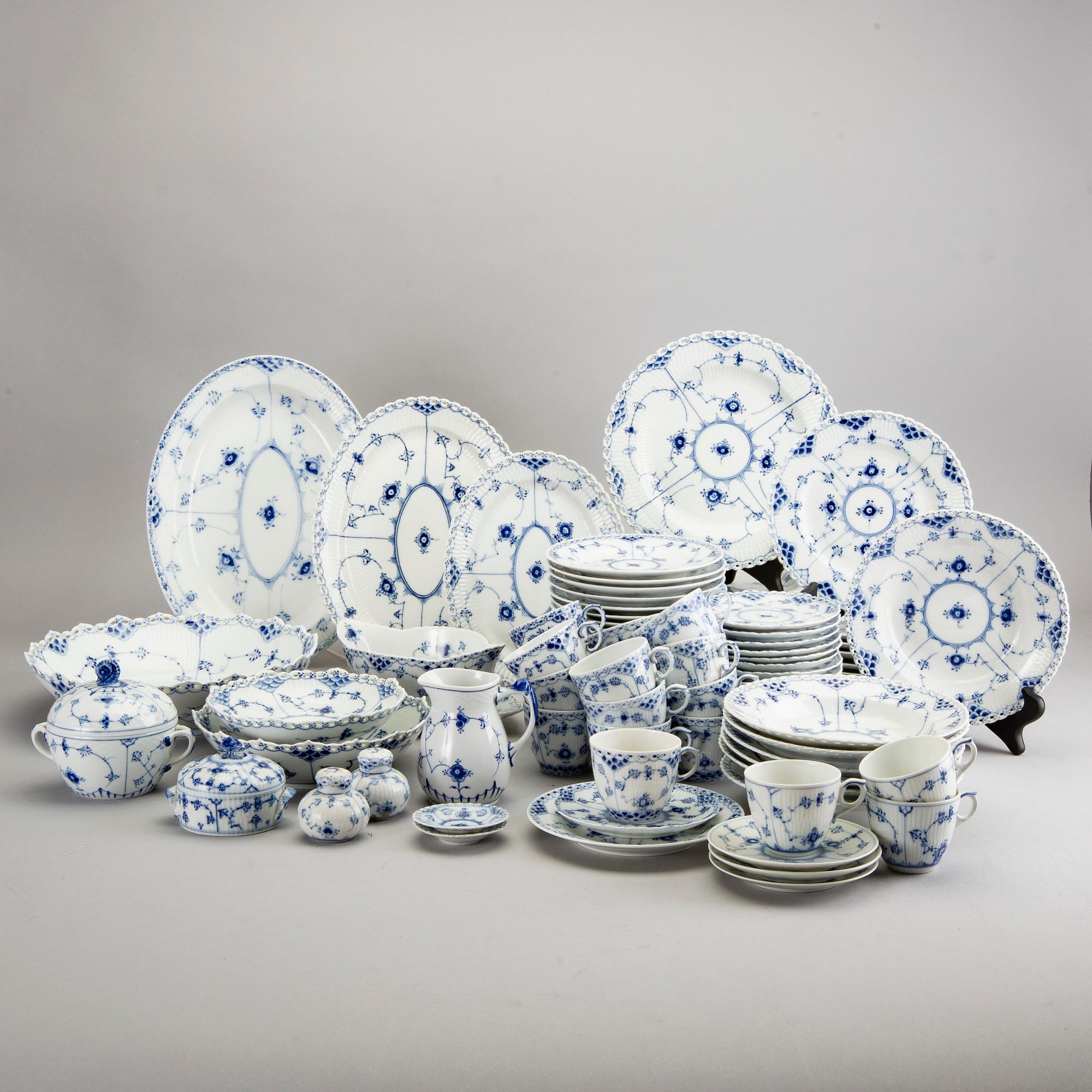 SERVIS ca 71 dlr, "Musselmalet helblonde", Royal Copenhagen Danmark 1900-talets andra hälft porslin.