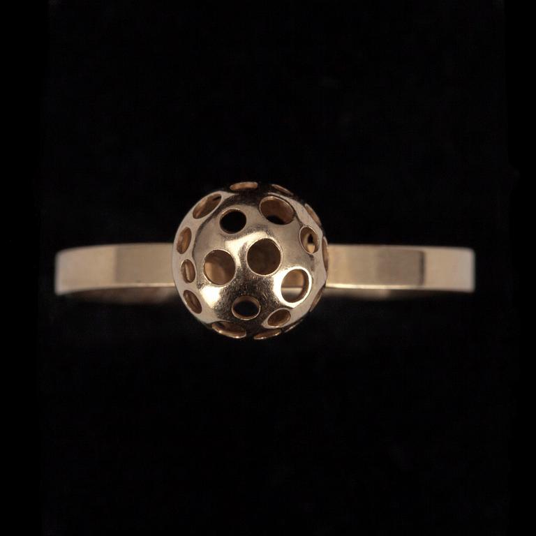 RING, guld 14 K, "Nyckelpiga" Liisa Vitali, N. Westerback, Helsingfors 1978. Vikt 1,3 g.