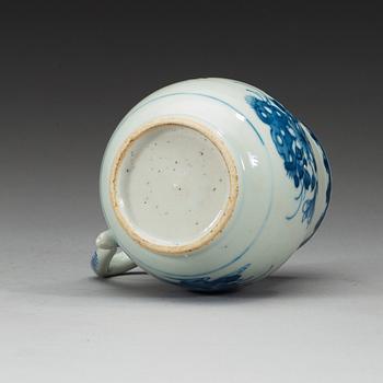 A blue and white can, Qing dynasty Kangxi (1662-1722).