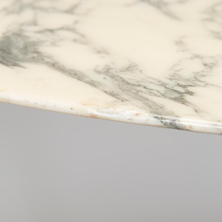 Eero Saarinen, A mid-20th century  'Tulip' dining table, for Artek, manufactured under licens by Billnäs factory.