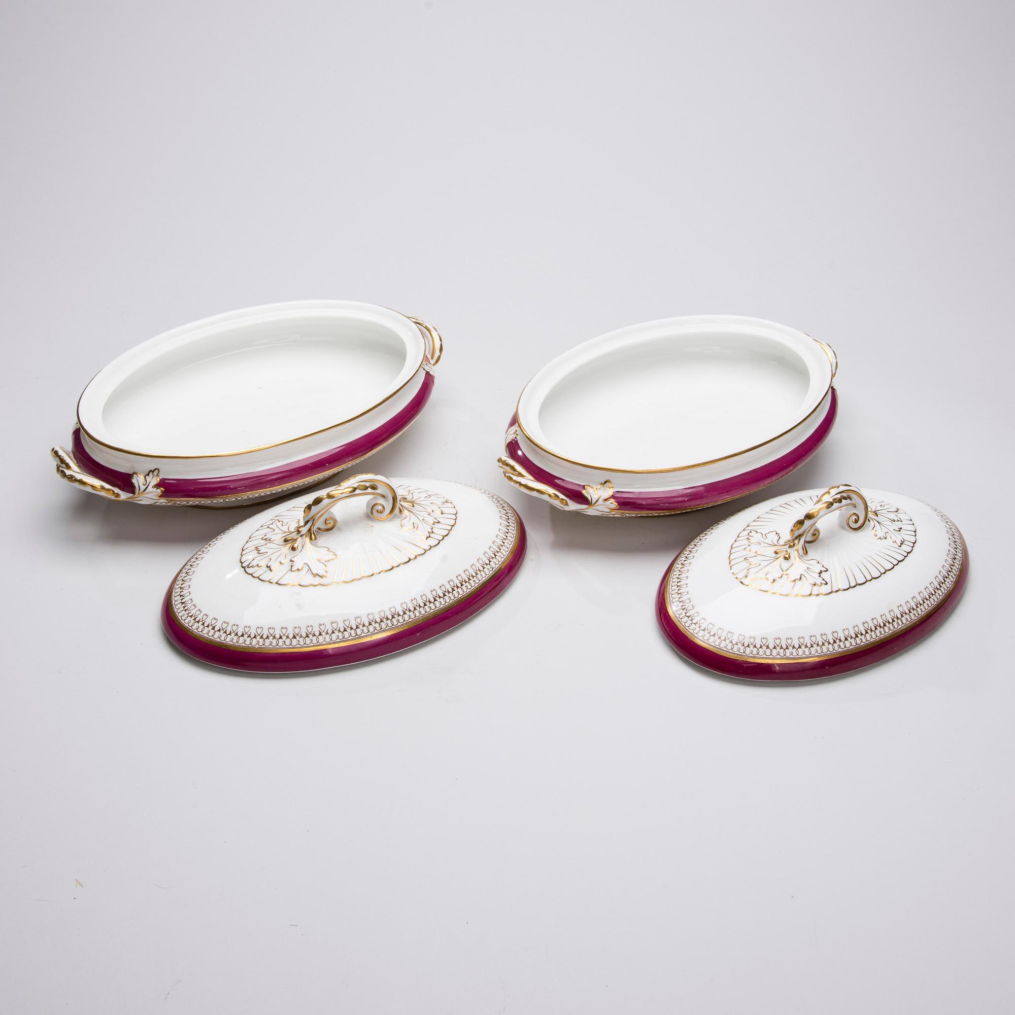SERVIS, 34 delar, porslin, England, 1870-tal.