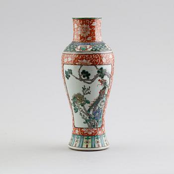 VAS, porslin, Kina, 1900-tal.