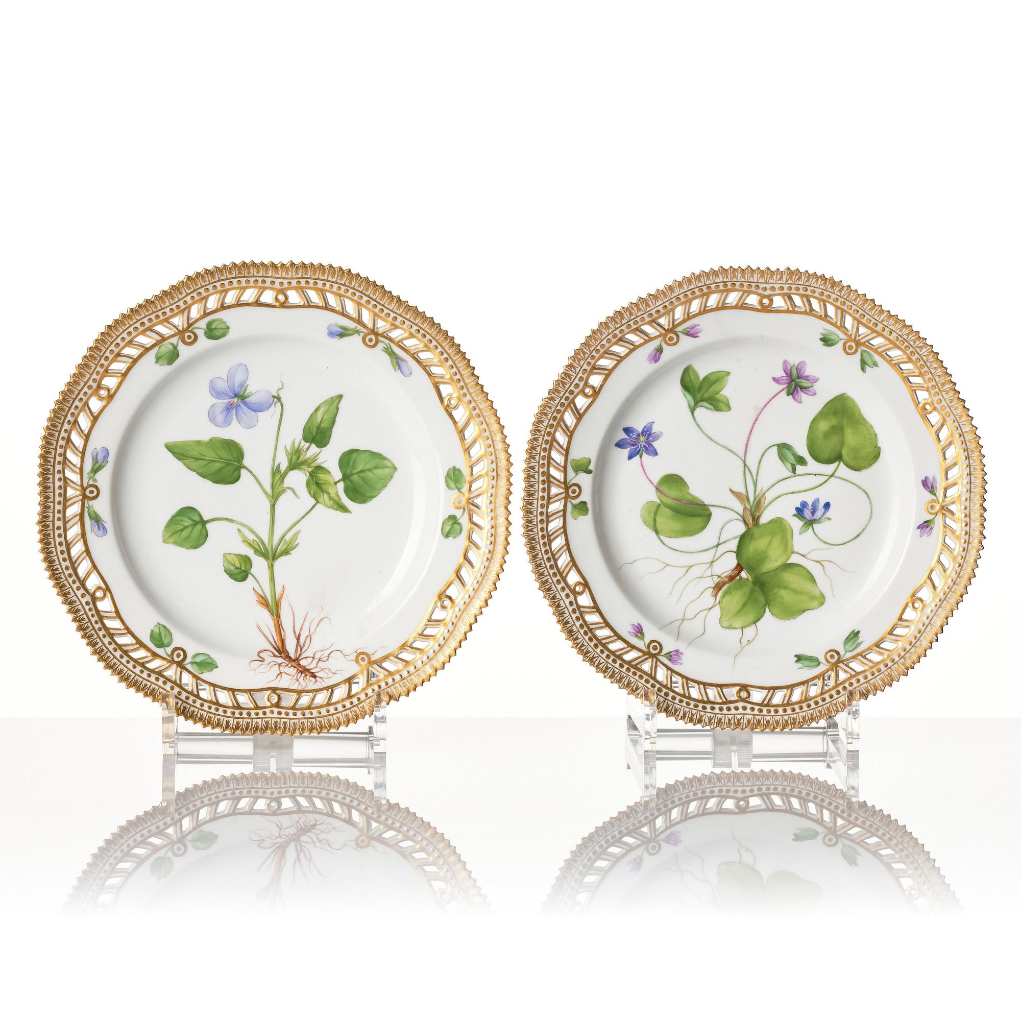 Desserttallrikar, fyra stycken, porslin. Royal Copenhagen, "Flora Danica", Danmark, 1900-tal.