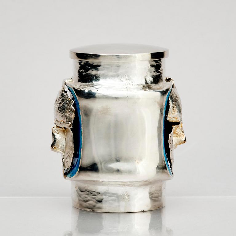 Lars Arby, a sterling silver and enamel box with lid, Gothenburg, Sweden 1975.