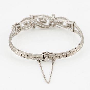 Bracelet, 18K white gold with marquise cut and brilliant cut diamonds.