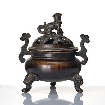 A bronze censer with cover, Japan, 18th century.