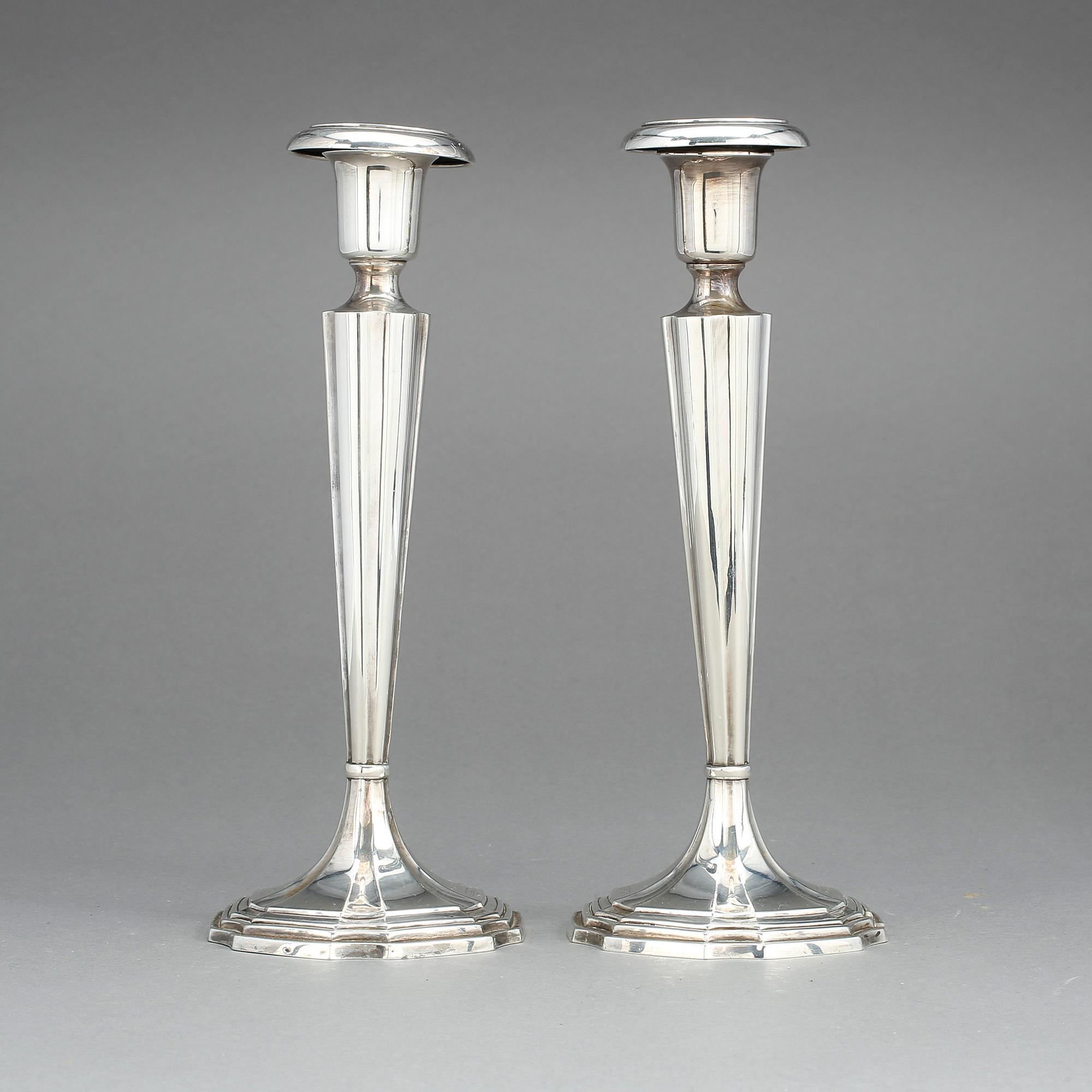 LJUSSTAKAR, ett par, silver, 1920-tal. 368 gram.
