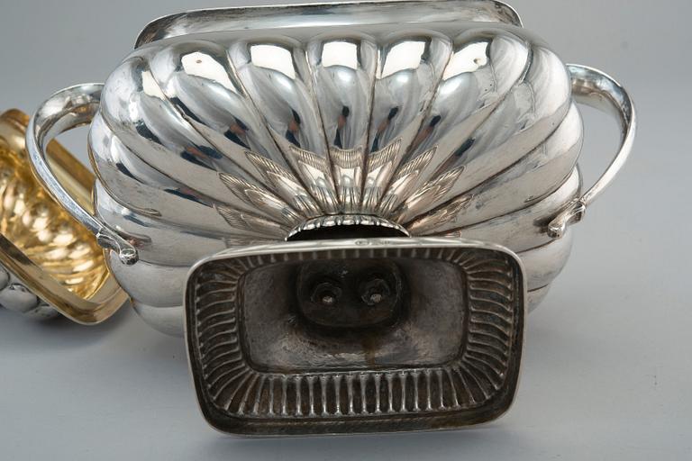 A SUGAR BOWL, silver. Otto Heinrich Nowack (1829-45) Tartu, Estonia. Height 16 cm, weight 671 g.