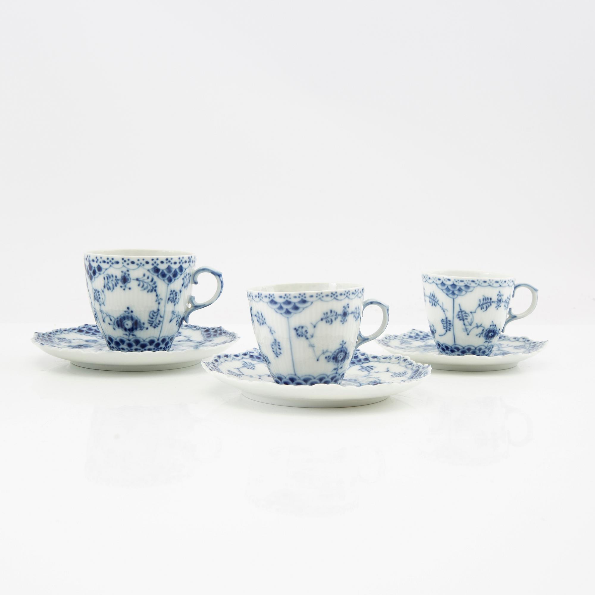 Servis ca 51 dlr "Musselmalet, hel och halvblonde" Royal Copenhagen Danmark porslin sent 1900-tal.