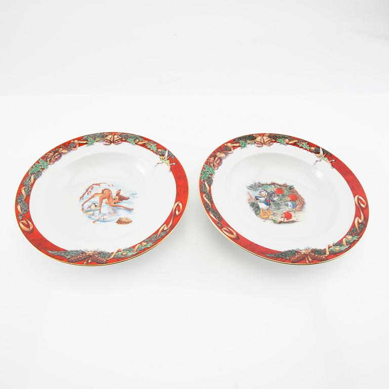 Stefan Lindahl service 46 pcs "Disney" for Fyrklövern late 20th century porcelain.