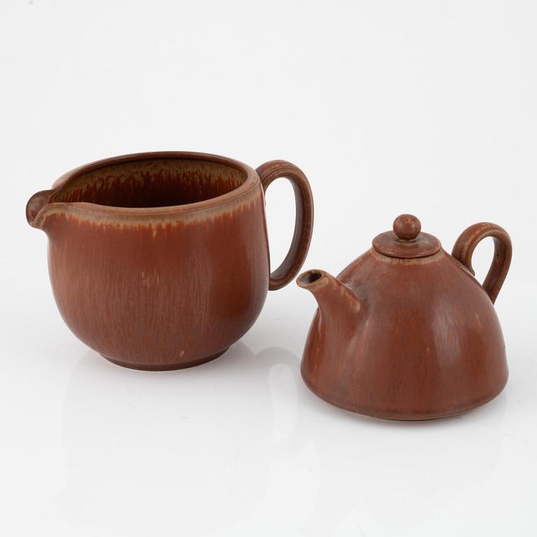 Gunnar Nylund, a teapot and a bowl with cover, Rörstrand.