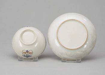 A tea pot and four cups and stand, Qing Dynasty, Jiaqing (1796-1820).