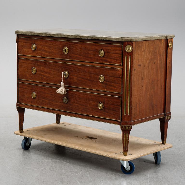 A late Gustavian mahogany chest of drawers.