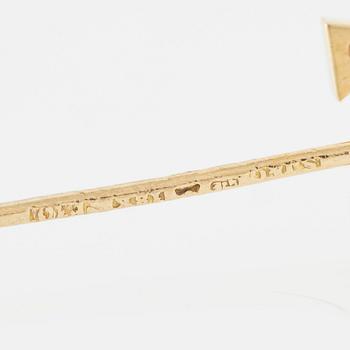Kravattnål, i form av "H", 18K guld med briljantslipade diamanter.