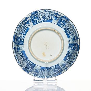 A large blue and white bowl, Qing dynasty, Kangxi (1662-1722).
