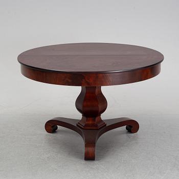 A Karl-Johan style dining table, first half of the 20th century.