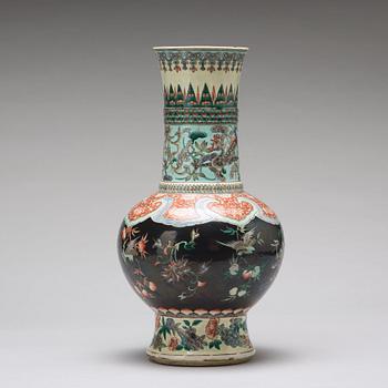 A famille noire vase, late Qing dynasty, 19th Century.