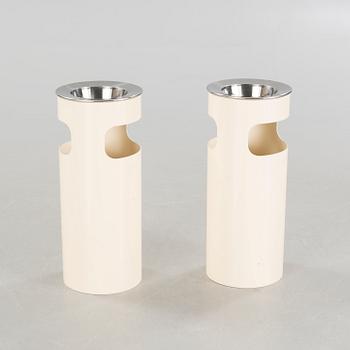 A pair of trash cans with ash trays, designed by G. Colombini for Kartell, 20th cenutry.