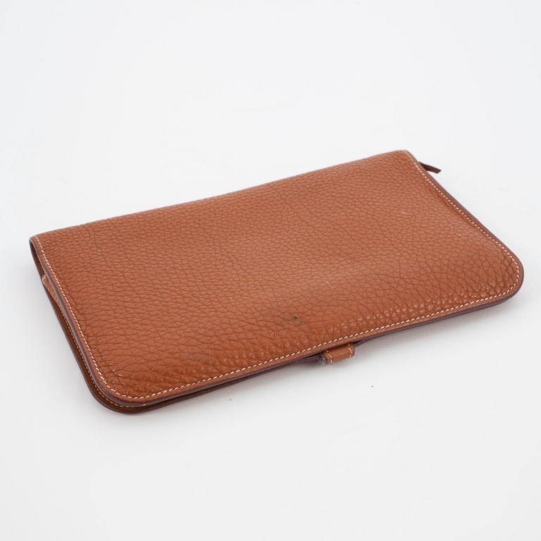 HERMÈS, a brown leather wallet, "Dogon Dou".