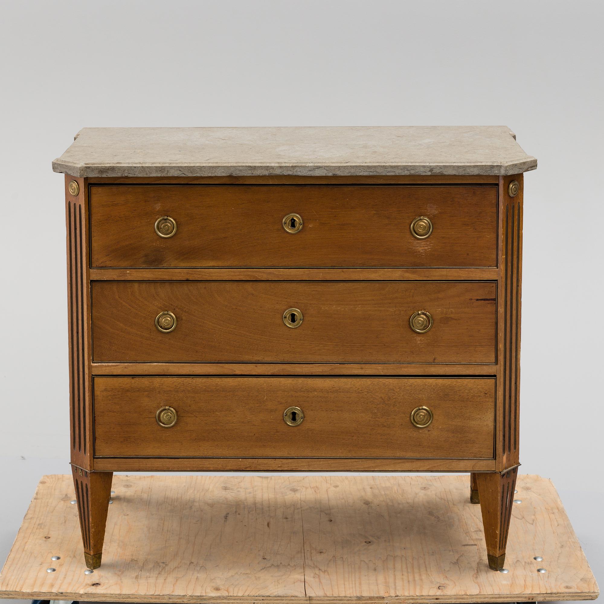BYRÅ, sengustaviansk stil, sent 1800.