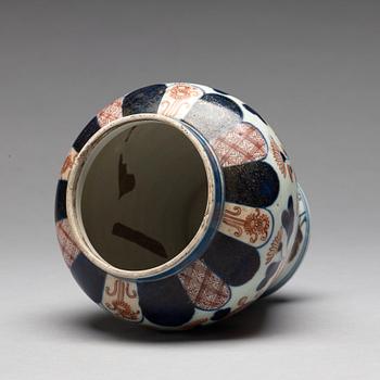 VAS, porslin. Japan, 1700-tal.