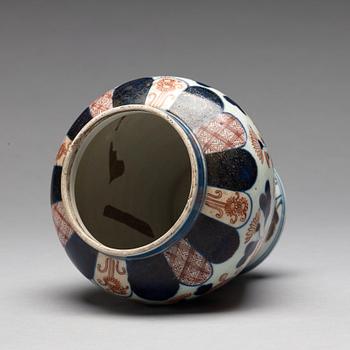 An imari vase, Japan, 18th Century.