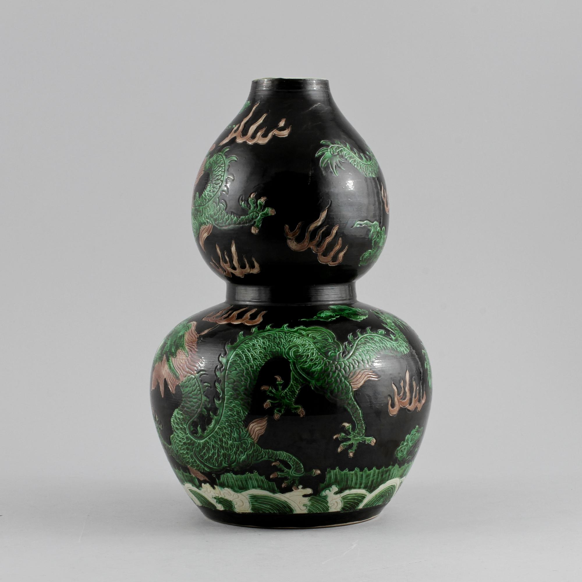 VAS, porslin, Kina, omkring sekelskiftet 1800/1900.