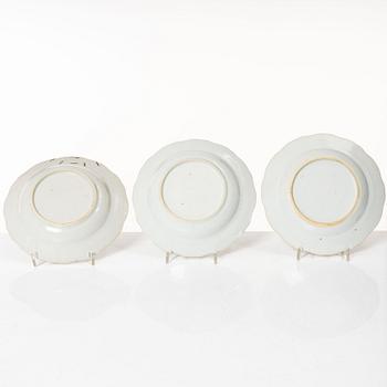 A set of six Chinese export porcelain service pieces, Qing dynasty, Qianlong (1736-95).