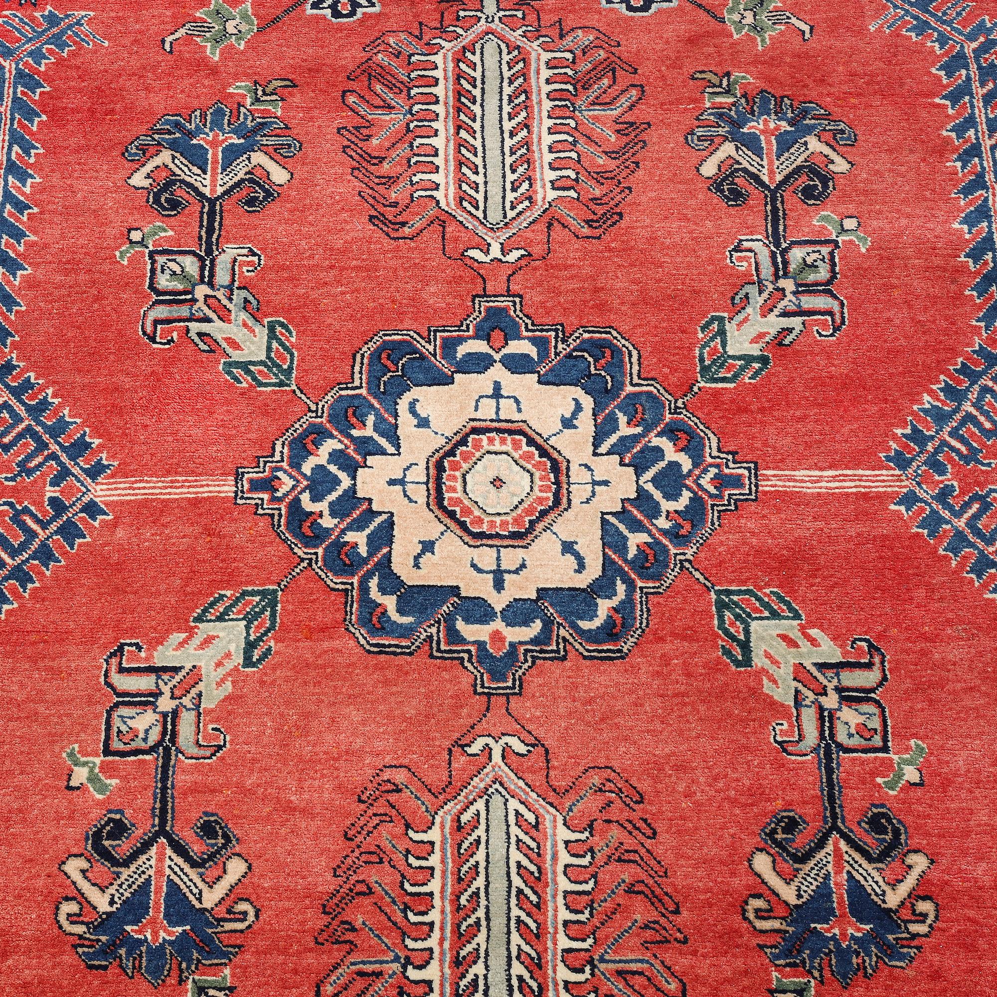 A CARPET, Old Noth west persian, ca 259 x 183 cm.