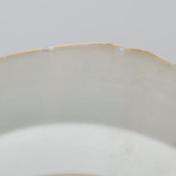 TALLRIKAR, 2 st, porslin, Kina, 1700-tal.