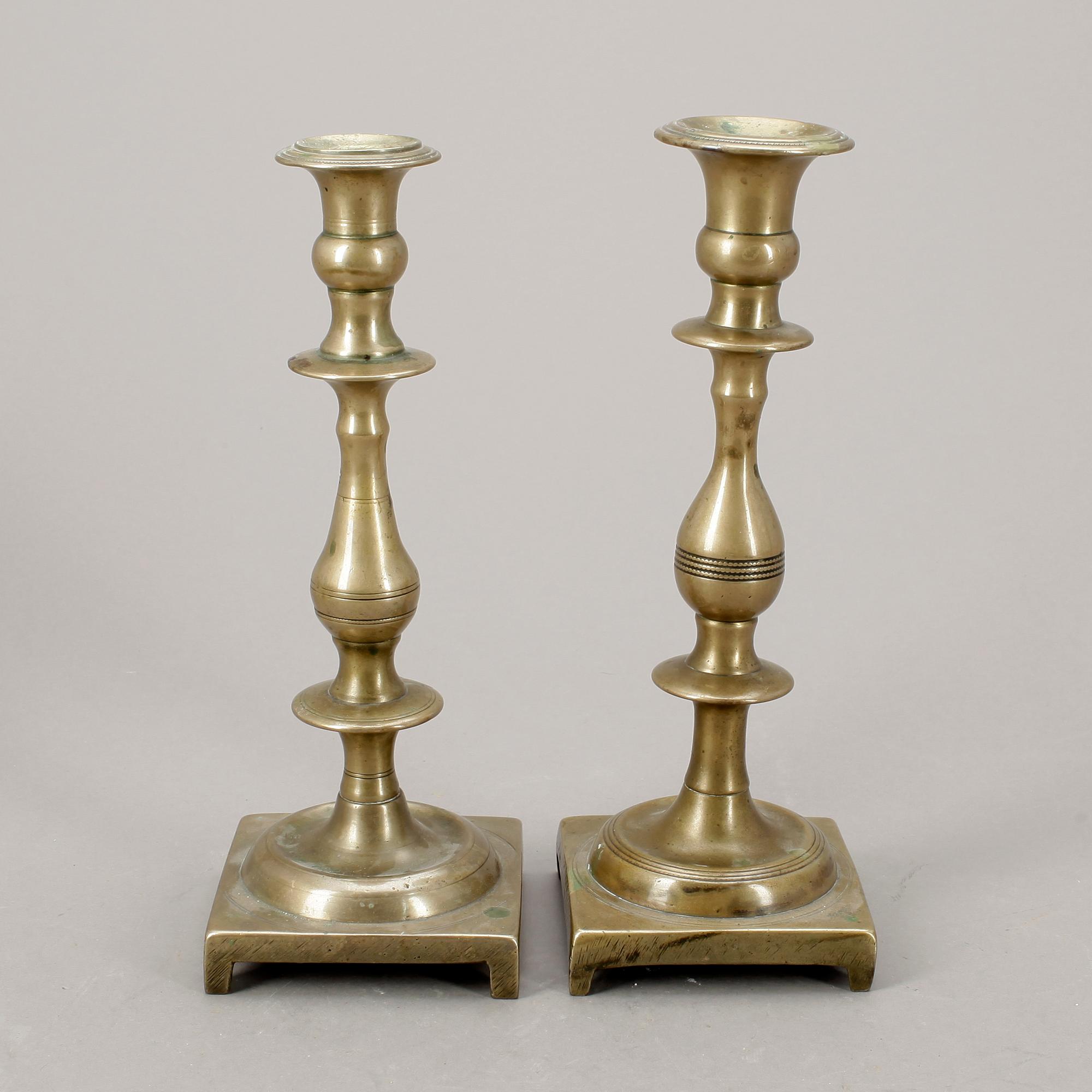 LJUSSTAKAR, 2st, mässing, 1800-tal.